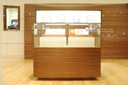 Get the best glass display counter for your new shop